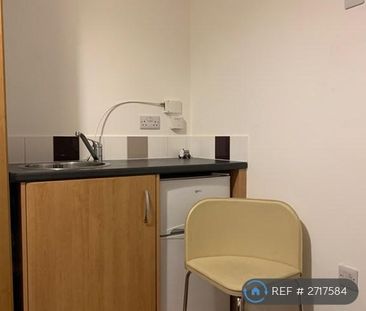 1 bedroom in a house share to rent - Photo 4