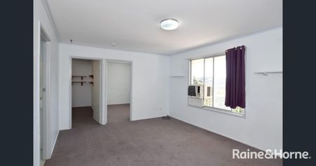 Conveniently located 2-Bedroom Unit in West Gladstone - Photo 2