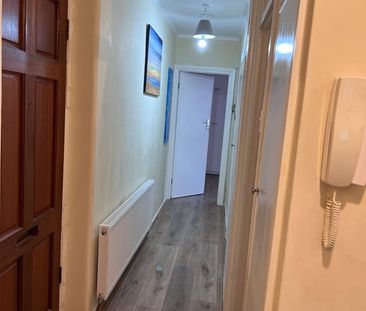 Room in a Shared Flat, London, E11 - Photo 4