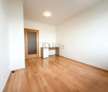 Pronájem bytu 2+kk s balkonem, garáží a prostorným sklepem 22,6 m - Photo 4