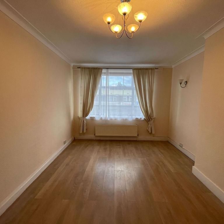 3 bedroom flat to rent - Photo 1
