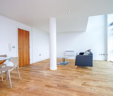 3 bedroom flat to rent - Photo 4