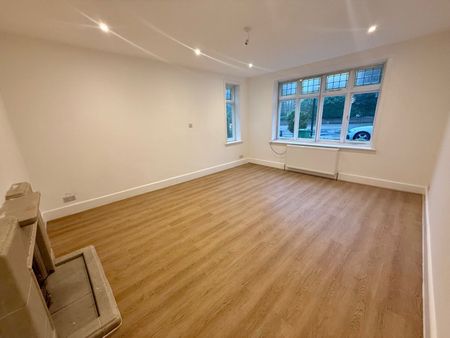 4 bedroom detached house to rent - Photo 4