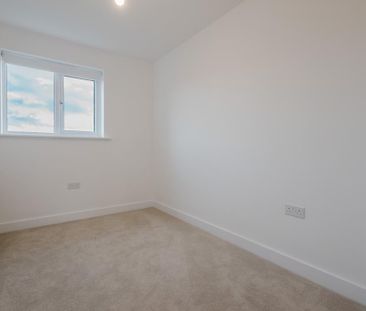 4 bedroom semi-detached house to rent - Photo 6