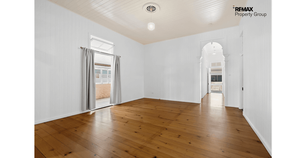 Charming 4 Bedroom Home - Photo 1