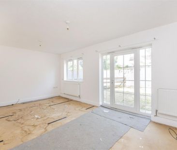 3 bed House - Detached To Let - Photo 2