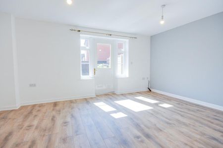 2 bedroom semi-detached house to rent - Photo 3