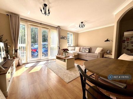 2 bedroom flat to rent - Photo 2