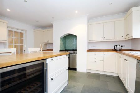 Weston Green, Thames Ditton, KT7 - Photo 2