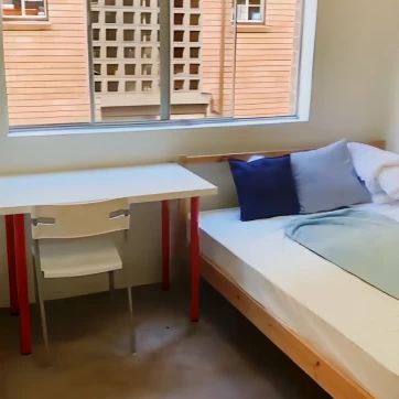 4 bed 2 bath - Photo 3