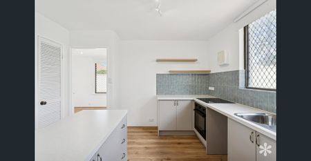 Renovated Booragoon Villa with Private Access & Extra Parking - Photo 3