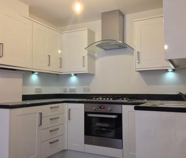 London Road, Lowfield Heath - Photo 3