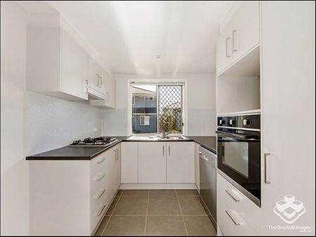 3 Bedroom Townhouse avail:14/10/2025 - Photo 4