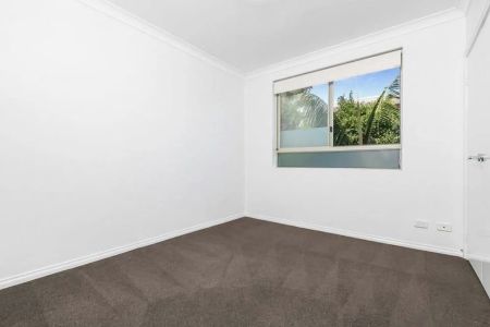 Top Level Contemporary Apartment - Photo 5