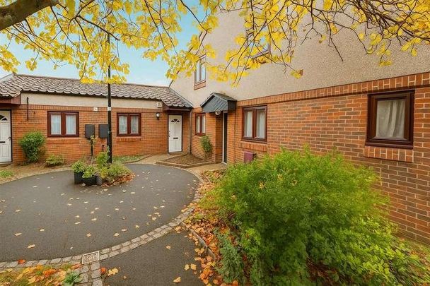 Community Road, Greenford, UB6 - Photo 1