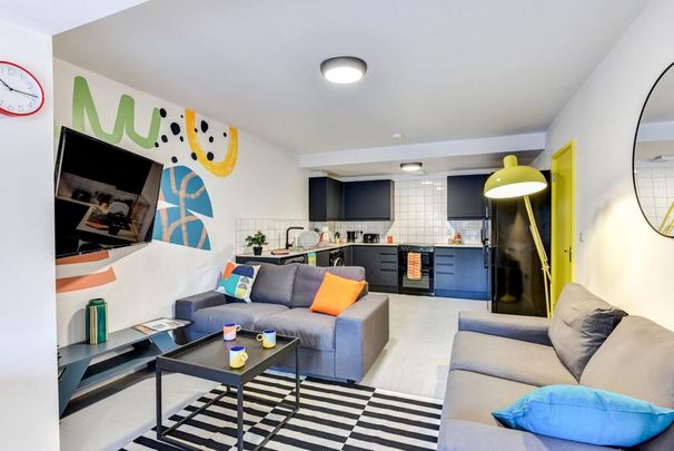 8 bedroom house to rent - Photo 1