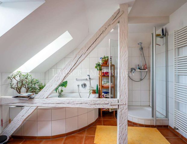 Großzügige Drei-Zimmer-DG-Wohnung in der Nähe des Feuersees - Photo 1