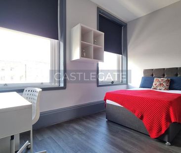 1 bedroom in a flat share to rent - Photo 2