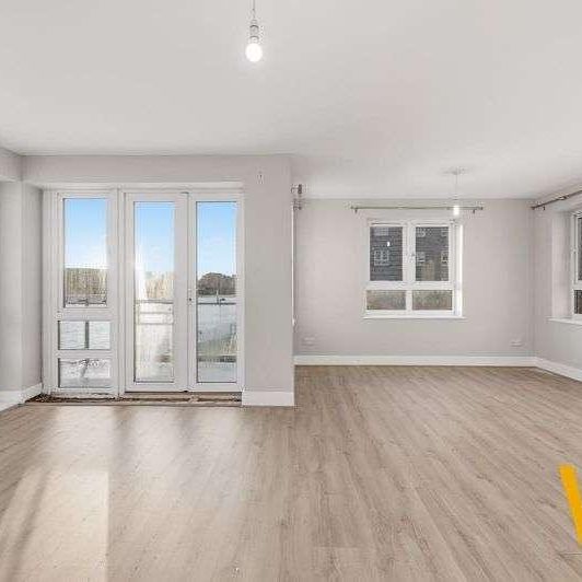 St. Davids Square, London, E14 - Photo 1