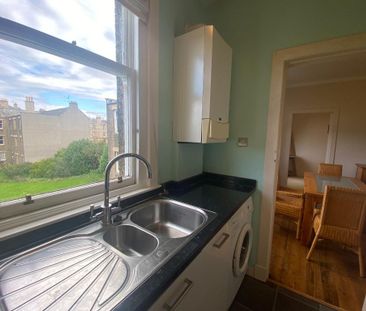 2 bedroom flat to rent - Photo 2