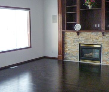 3 Bedroom Family Home For Rent In Douglas Glen! - Photo 1