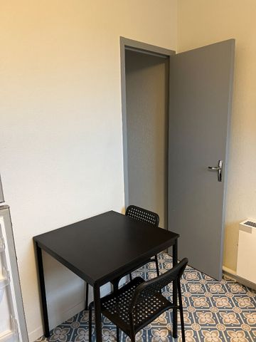 Location Appartement 1 pièce 50m² - Photo 2