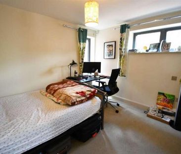 Hitcham Court, Station Approach, Woodside, N12 - Photo 4