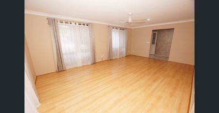 THREE BEDROOM FAMILY HOME - Photo 2