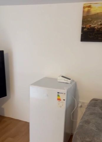 Studio Flat, Burdiehouse Rd, EH17 - Photo 4