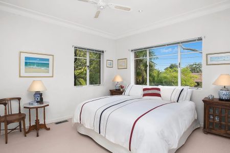 Ultimate Family Home Positioned Perfectly in Heart of Chatswood - Photo 4