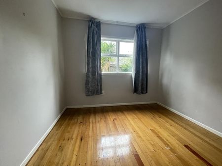 Property Management19 Golf Road, New Lynn - House for Rent - Photo 4