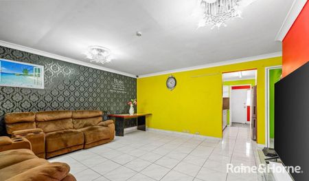 LOCATION IS THE KEY! LOVELY 2 BEDROOM VILLA IN INGLEBURN FOR LEASE! - Photo 2