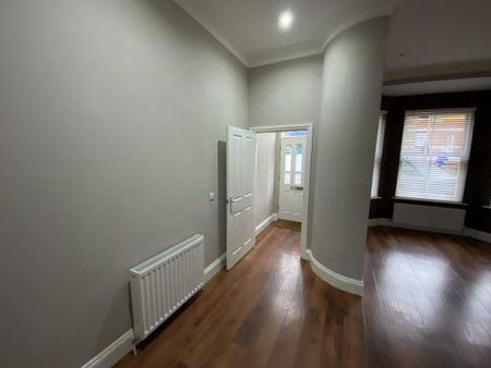 4 bedroom semi-detached house to rent - Photo 5