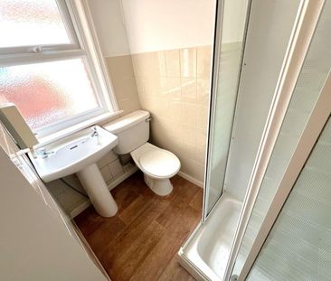 1 bedroom Flat To Let - Photo 3