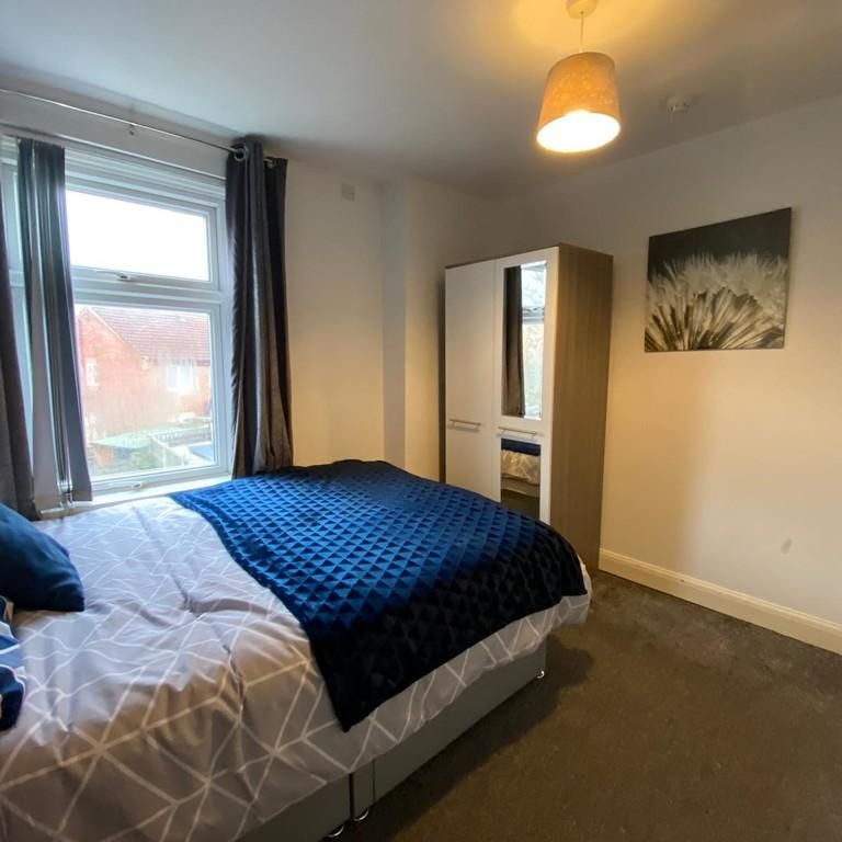 1 bedroom in a house share to rent - Photo 1