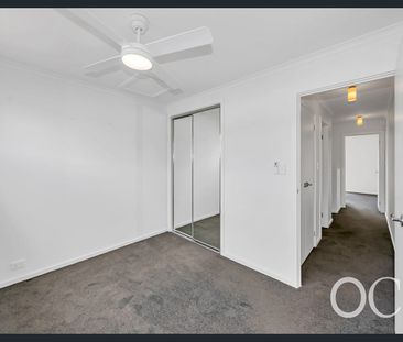Open the door to modern living in St Clair - Photo 3