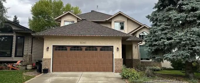 Fully developed two story home, move in ready | 6093 Signal Ridge Heights Southwest, Calgary - Photo 1