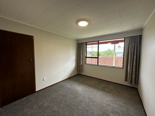 Super spacious and supper sunny! - Photo 1