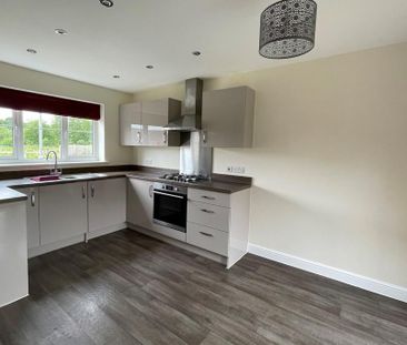 3 bedroom semi-detached house to rent - Photo 2