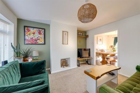 2 bedroom end of terrace house to rent - Photo 2