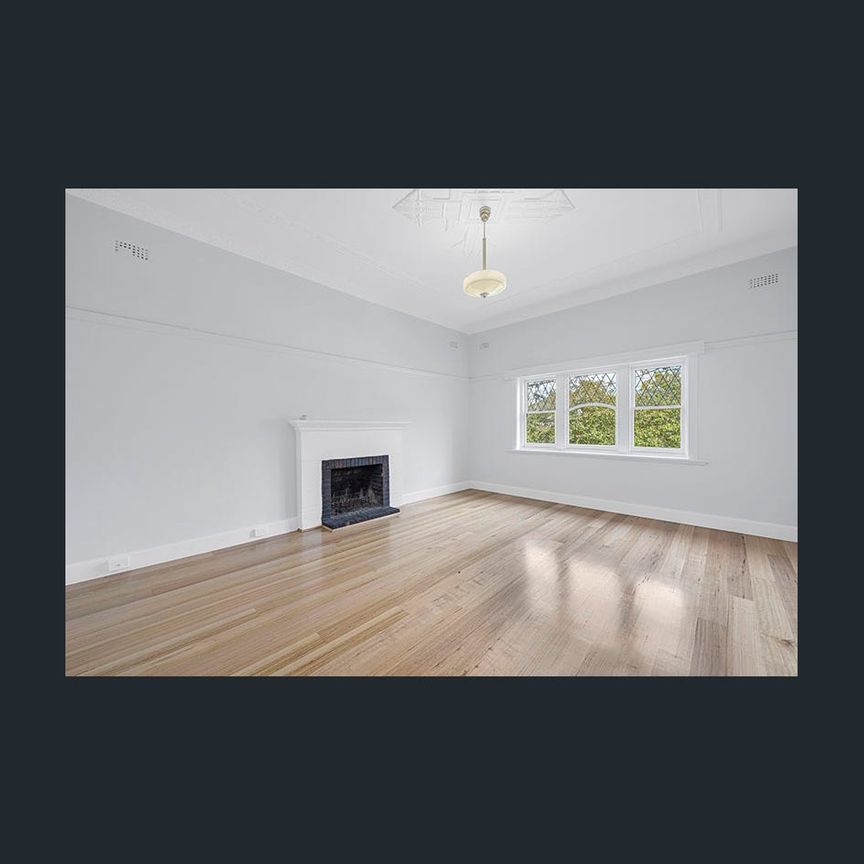 CHARMING THREE BEDROOM CHARACTER HOME - Photo 1