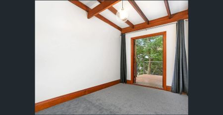 Charming Terrace with Harbour Bridge views in an Ultra-Convenient Location - Photo 4