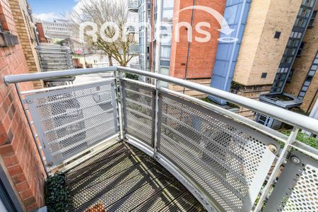 2 bedroom flat to rent - Photo 4