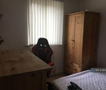 1 bedroom in a house share to rent - Photo 5