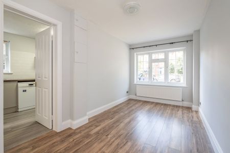 3 bedroom semi-detached house to rent - Photo 5