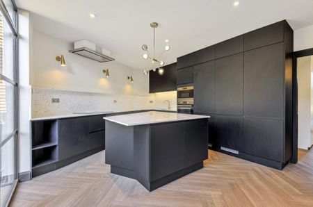 4 bedroom end of terrace house to rent - Photo 5