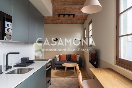 Modern, Fully Renovated 2-Bedroom Apartment in Poble Nou - Photo 3
