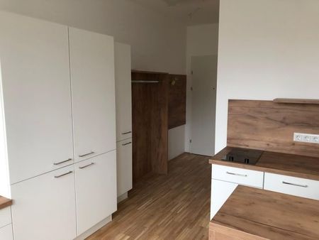 INKLUSIVPREIS: VOLL AUSGESTATTETE, HELLE SINGLEWOHNUNG MIT LIFT ZU VERMIETEN - Photo 2