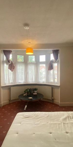 1 bedroom in a house share to rent - Photo 1