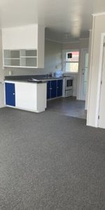 Welcome to your cozy unit in the heart of Hillcrest, Hamilton! - Photo 3